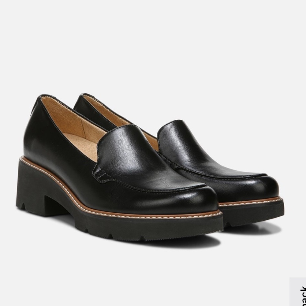 Naturalizer Black Cabaret Lug Sole Loafers Women's Loafers NWOB 7W Wide